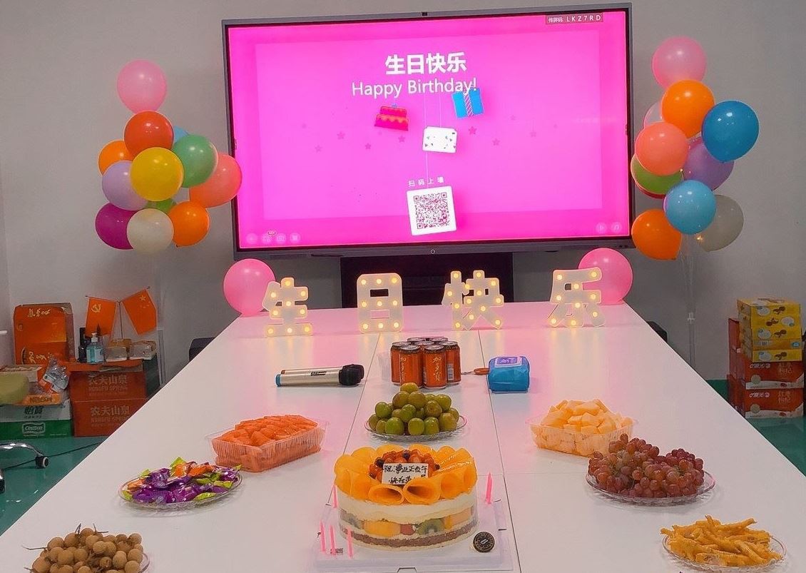 Humanistinė priežiūra švęsti „Pogo Pin“ darbuotojų gimtadienį